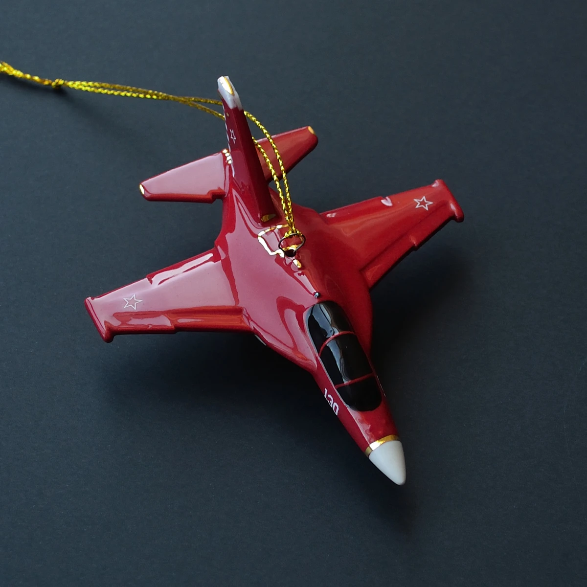 Ёлочная игрушка из фарфора самолет Учебный №130 красный серии Самолеты России