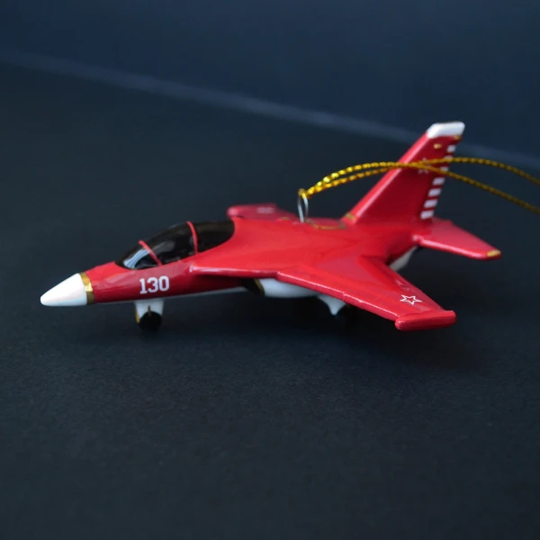 Ёлочная игрушка из фарфора самолет Учебный №130 красный серии Самолеты России Ёлочная игрушка из фарфора самолет Учебный №130 красный серии Самолеты России
