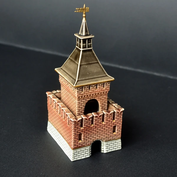Сувенир Пятницкая башня (фарфор)