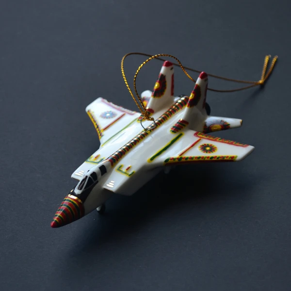 Ёлочная игрушка Самолет-истребитель № 31 с росписью в народном стиле, фарфор, подарочная упаковка