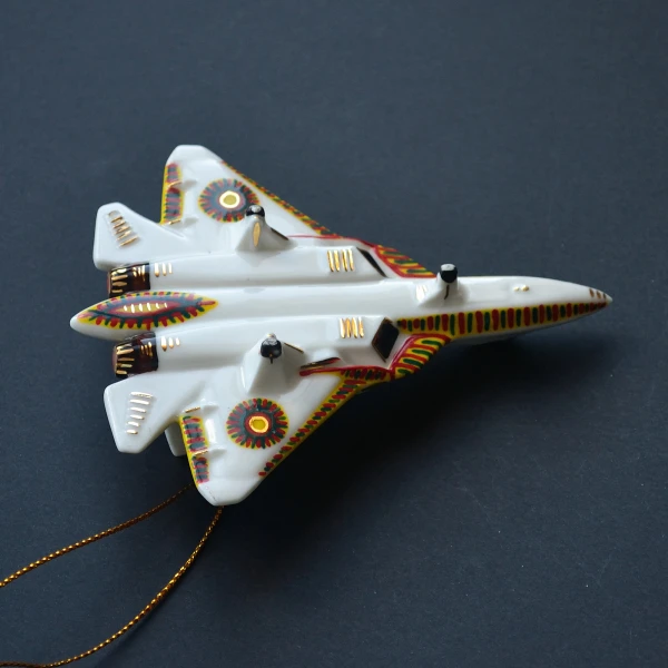 Ёлочная игрушка Самолет-истребитель №57 белый с росписью в народном стиле , фарфор, подарочная упаковка