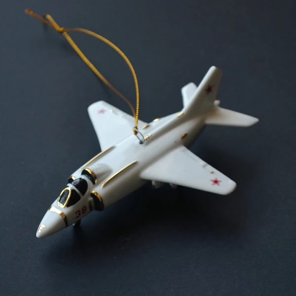 Ёлочная игрушка Самолет-штурмовик №38 белый, фарфор, подарочная упаковка